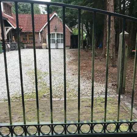 Loes Πανσιόν Laren (North Holland)